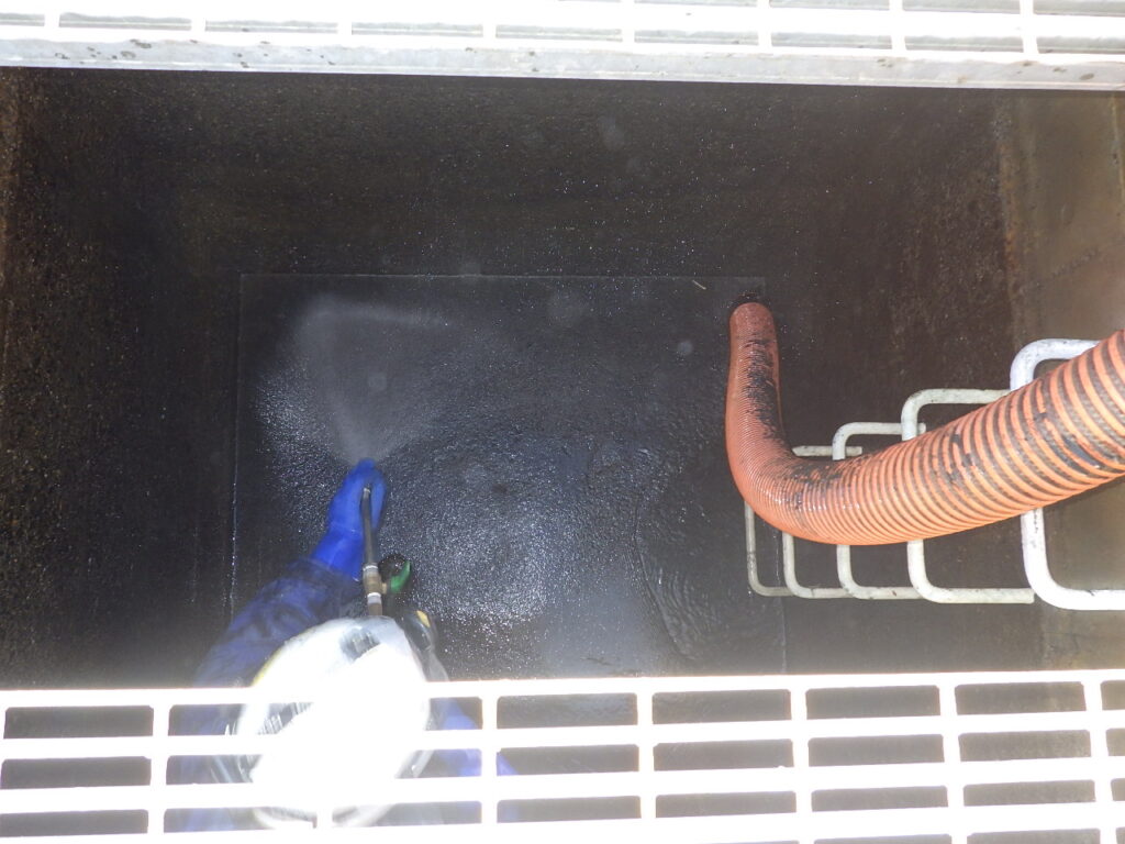 浄水場清掃